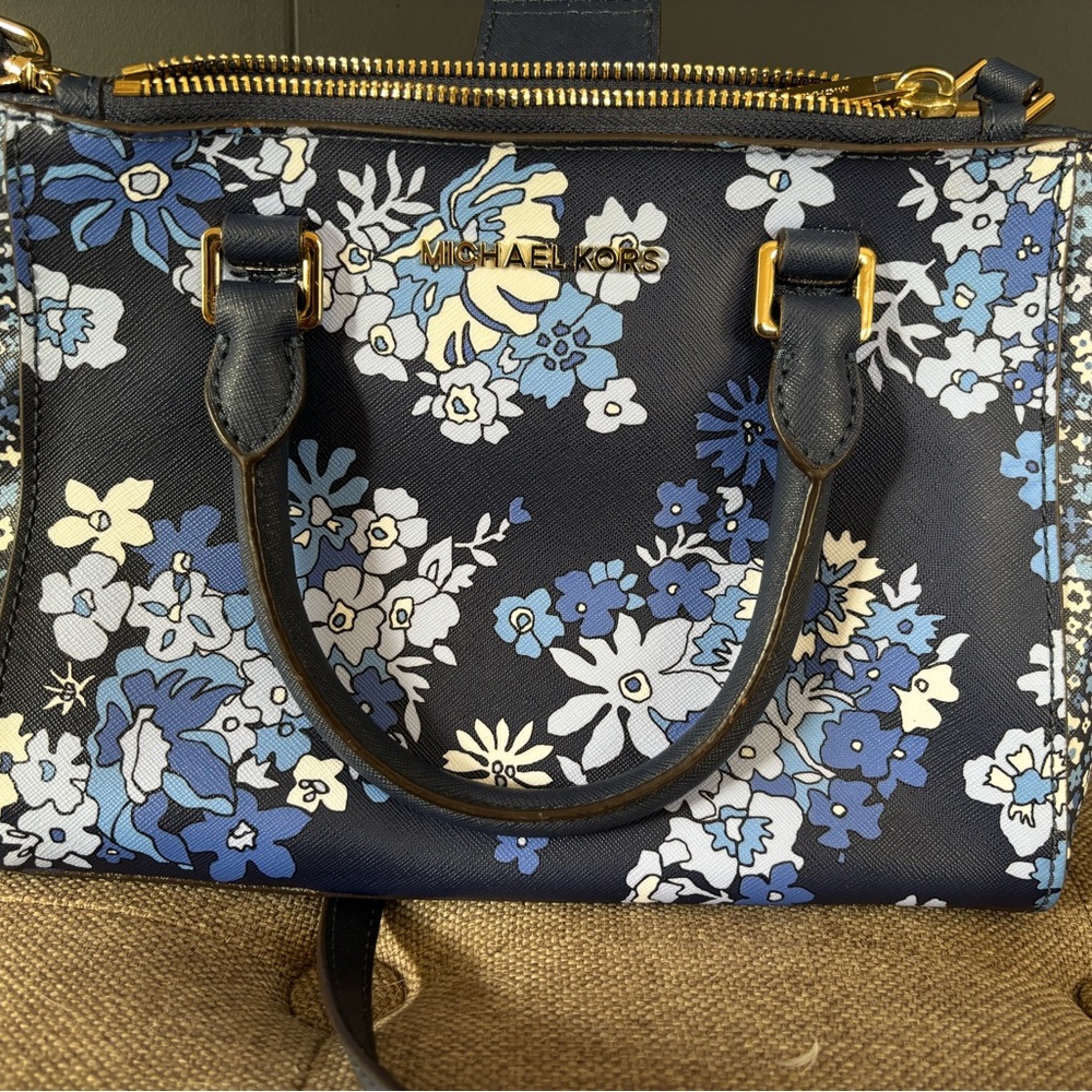 Micheal Kors hand bag